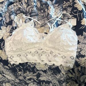 NWT Anemone Ivory Lace Bralette